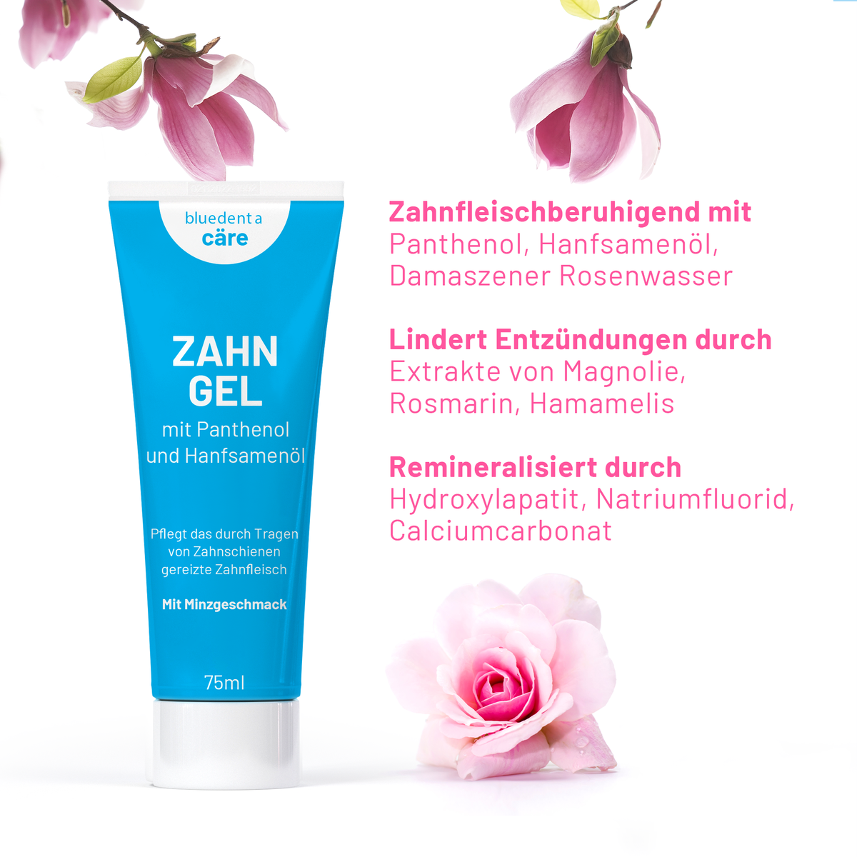 Eine himmelblaue Tube bluedenta cäre Zahngel auf weissem Hintergrund, flankiert von rosa Magnolien- und Rosenblüten. Die Blüten symbolisieren die entsprechenden Extrakte, die im Zahngel enthalten sind. Diese wirken zahnfleischberuhigend und entzündungslindernd. So besagt es der Text, der neben der Tube abgebildet ist.