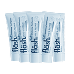 Fünf Tuben fläsh Zahnpasta auf transparentem Hintergrund. Auf den Tuben steht neben dem schwarzen Fläsh Logo die Beschreibung:  "fläsh care and Repair Whitening Toothpaste" 