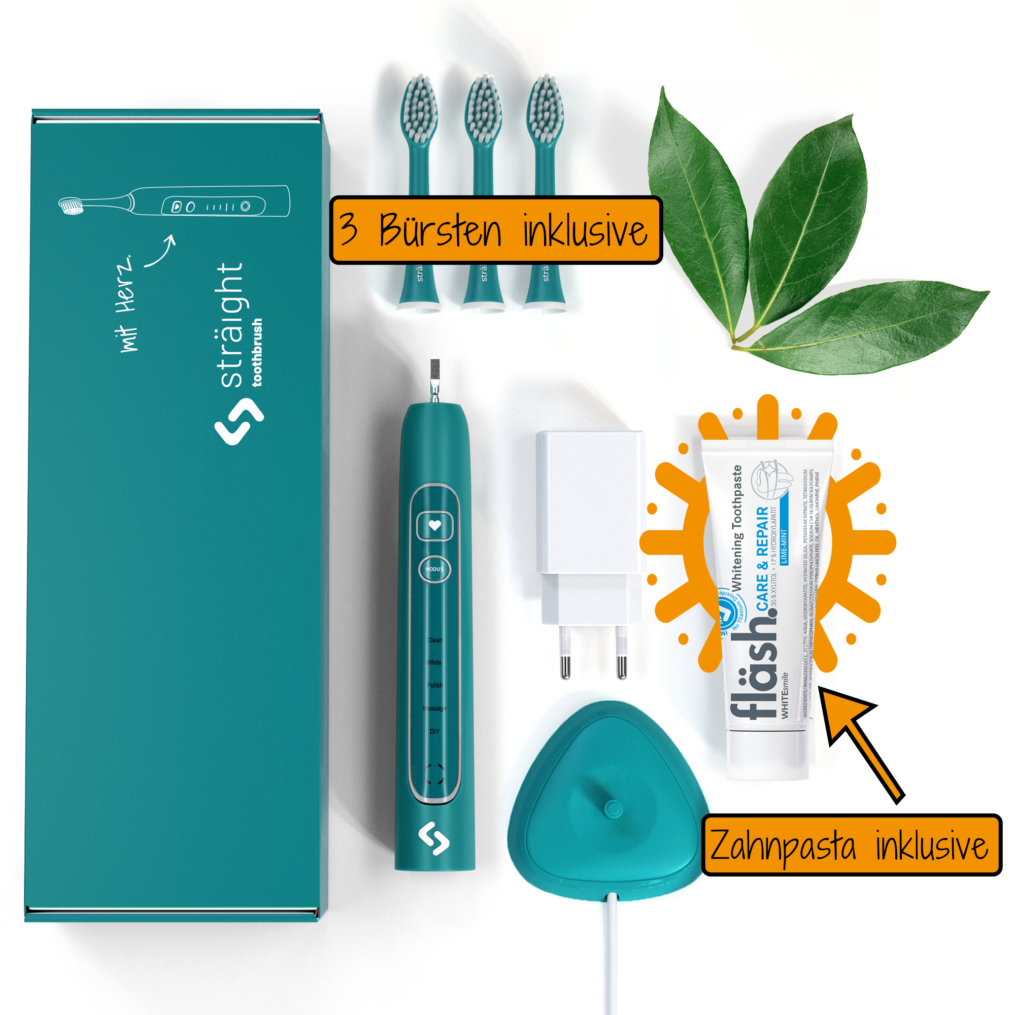 Auf weissem Hintergrund liegen alle im Lieferumfang enthaltenen Elemente der sträight Schallzahnbürste, Modell "grün": der grüne Produktkarton, 3 Bürstenköpfe, der Zahnbürstengriff, die Ladestation mit Stecker sowie eine Tube fläsh Zahnpasta. Die Zahnpasta ist mit orangem Button "Zahnpasta inklusive" und Pfeil optisch hervorgehoben.